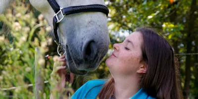 Op de zorgboerderij mag Noor (20) helemaal zichzelf zijn