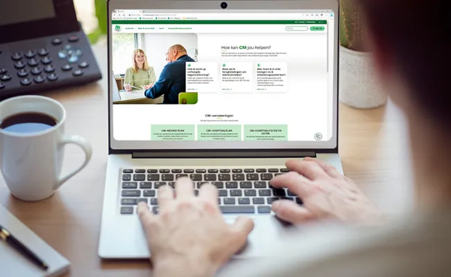 CM-website op laptop